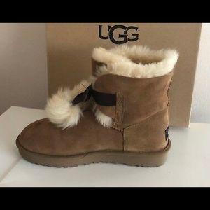 UGG Australia ChestnutGitaWom.Sheepskin Pom Boots